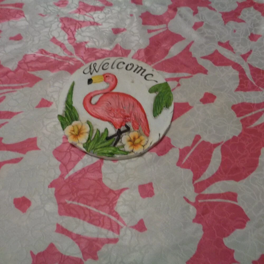 VINTAGE WELCOME FLAMIGO AS-IS PLAQUE & FLORALS SATINY SCARF LOT